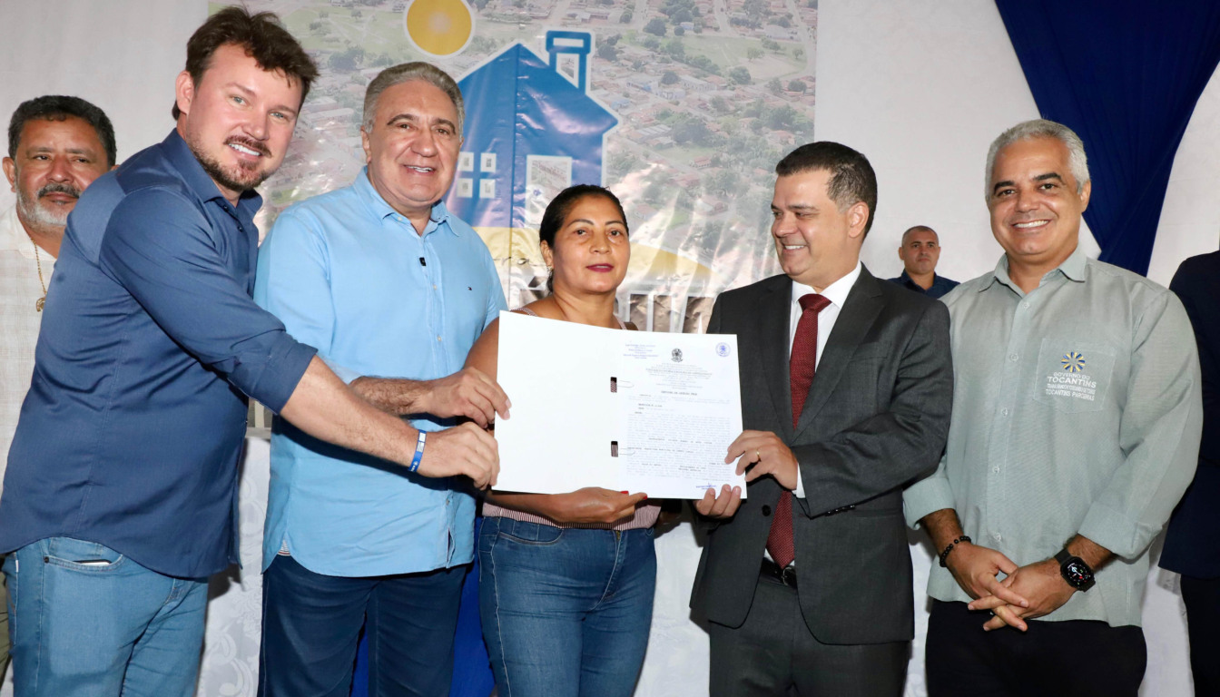 Campos Lindos tem dia de atendimentos e serviços; Laurez faz compromisso com obras e diz que objetivo é avançar na industrialização