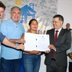 Campos Lindos tem dia de atendimentos e serviços; Laurez faz compromisso com obras e diz que objetivo é avançar na industrialização