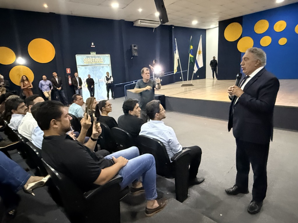 Gestos, discurso e contraste: a arquitetura da nova estratégia de Laurez Moreira