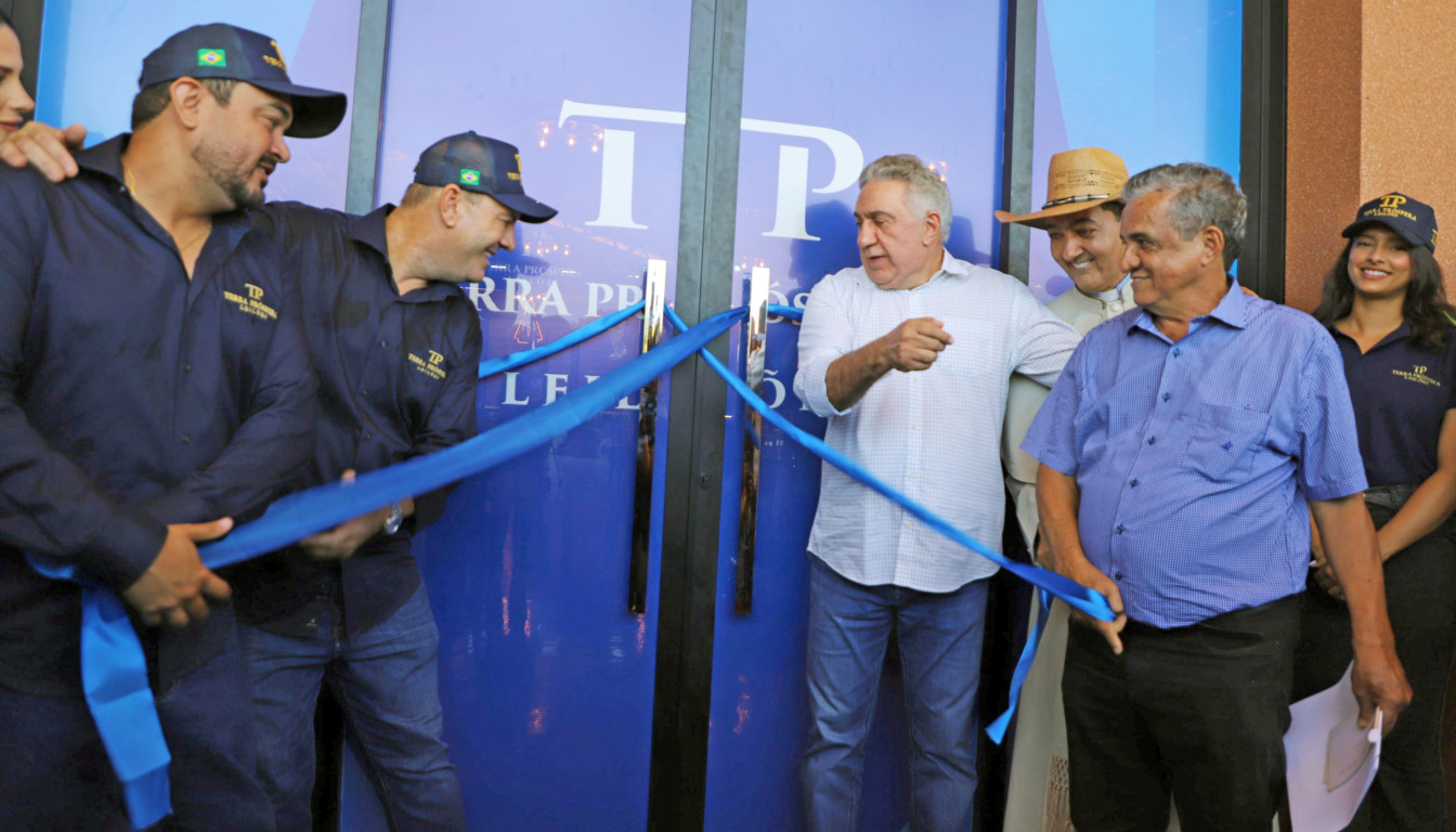 Inauguração do Tatersal Terra Próspera Leilões atrai políticos; Laurez diz que em 15 dias 2,5 mil processos de licenças já estão sendo liberados