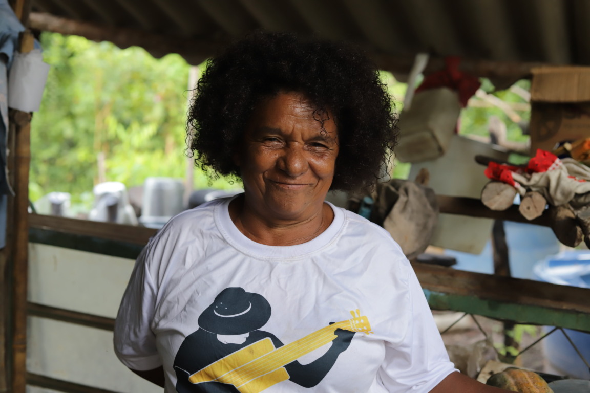 Medicina da Natureza – Garrafadas Naturais: Mestra raizeira leva oficinas à escolas