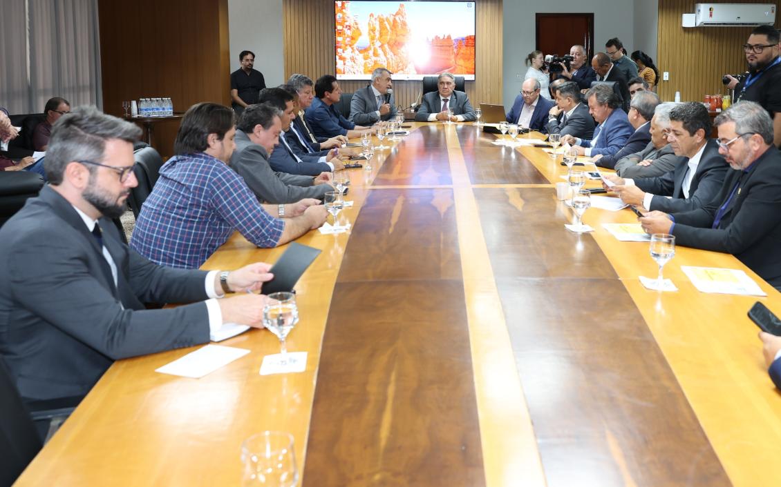 Números do governo: Deputados estranham projeção de R$ 1 bi já que em outubro gestão interina estimou déficit de R$ 150 milhões Números do governo: Deputados estranham projeção de R$ 1 bi já que em outubro gestão interina estimou déficit de R$ 150 milhões