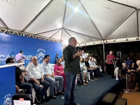 Assinatura de ordem de serviço em Palmas reúne Laurez, Eduardo, Irajá e até Cinthia; Governador faz discurso com foco em obras 