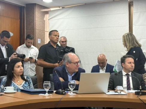 Dimas aponta falta de auditoria na saúde e diz que os 50 maiores contratos só receberão após averiguação; Veja medidas anunciadas