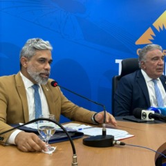 Secretário diz que saúde está doente, garante que “governo está no controle do descontrole” e que usará “braço forte” para que população não fique desassistida