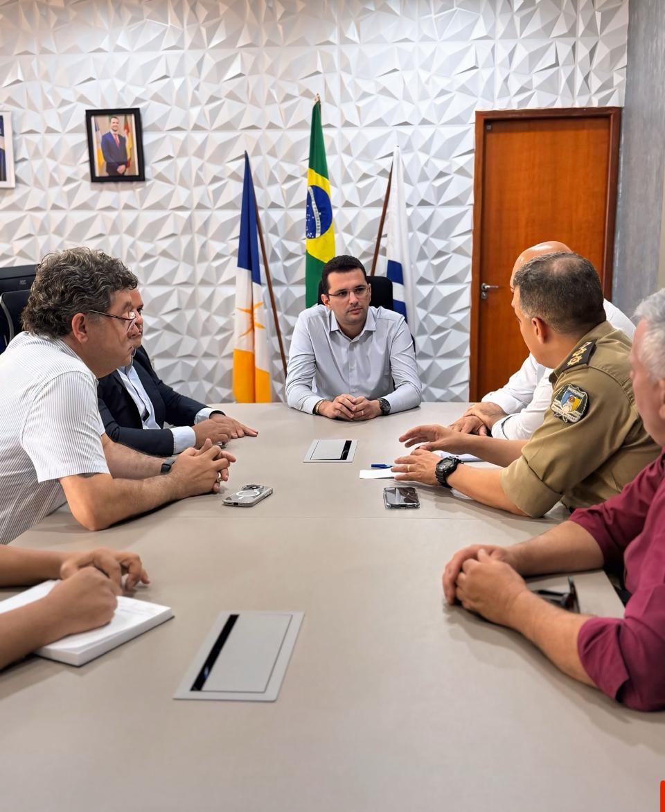 Representantes de entidades classistas se reúnem com secretário de Administração para discutir PEC do Teto Único dos Servidores Estaduais Representantes de entidades classistas se reúnem com secretário de Administração para discutir PEC do Teto Único dos Servidores Estaduais