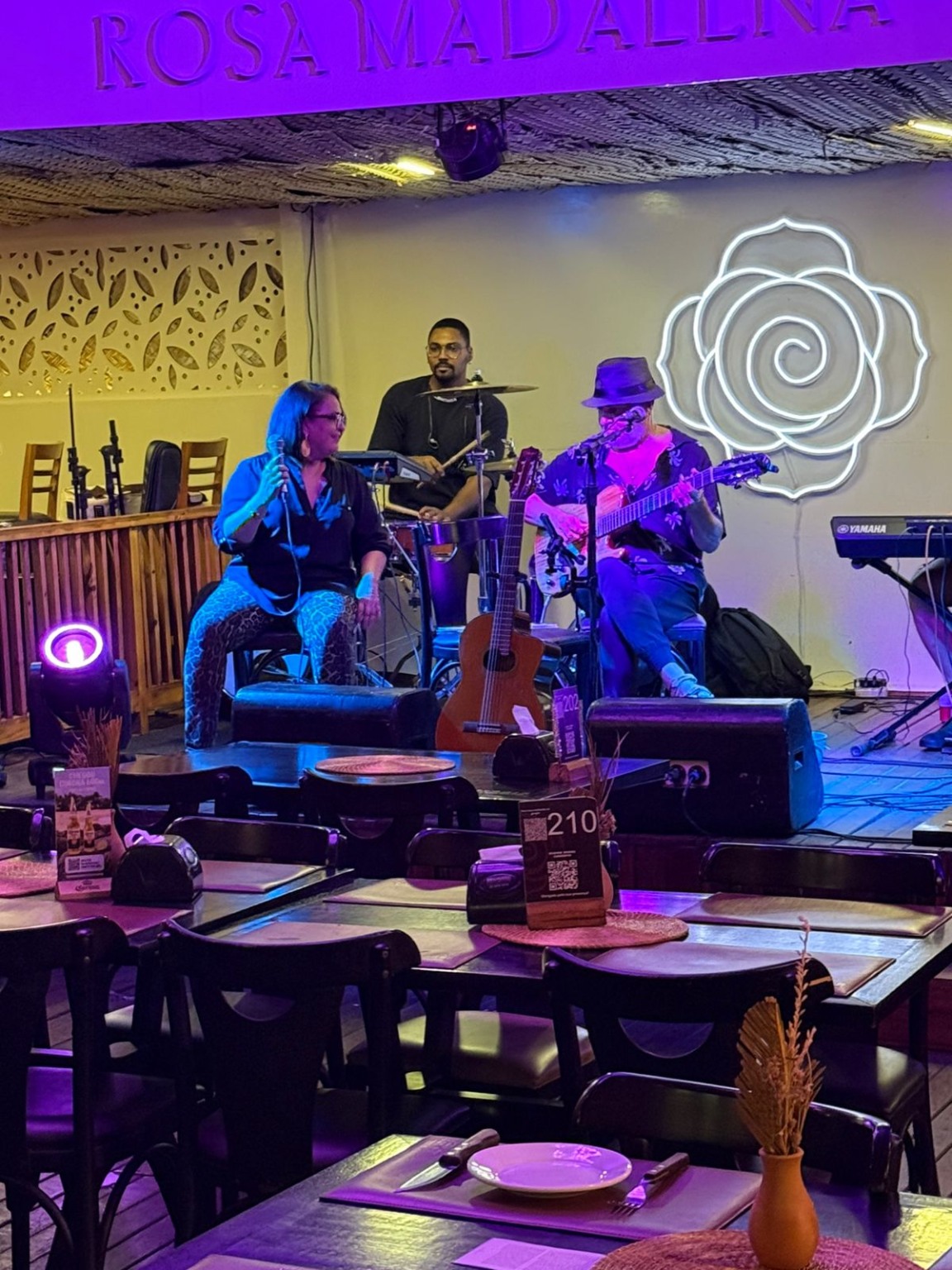 Febtur comemora o fim do ano com jantar e música em um ambiente mais do que especial