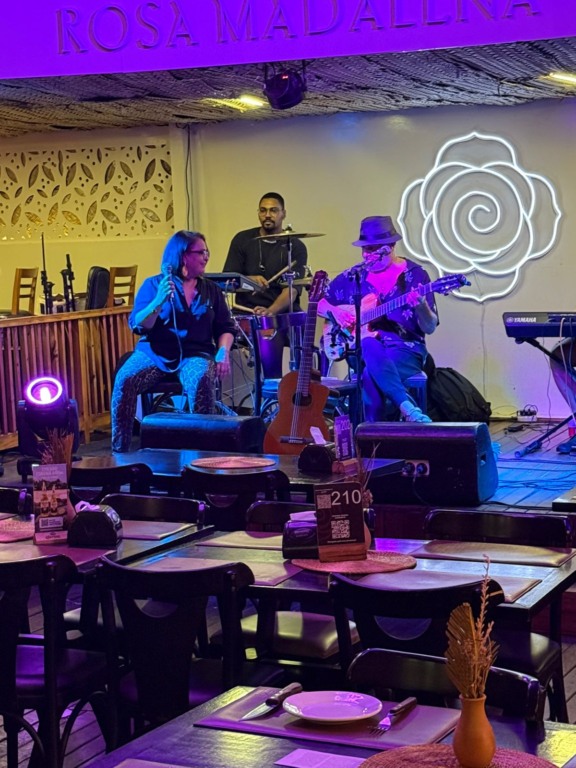 Febtur comemora o fim do ano com jantar e música em um ambiente mais do que especial