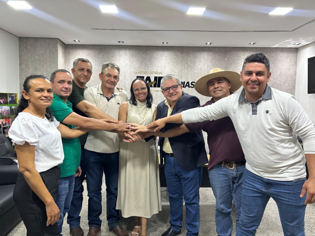 Eleições 2026: Prefeita, vice e vereadores de Santa Tereza declaram apoio a Jair Farias