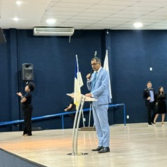 Com aliados, Laurez sanciona novo PCCR em evento lotado por educadores; Secretário diz que governador teve “sensibilidade e coragem política”