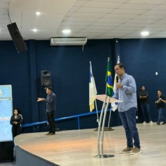 Vicentinho solta o verbo, diz que PCCR não pertence “a um governo” e rechaça críticas: “As narrativas do quanto pior melhor não servem ao povo tocantinense”