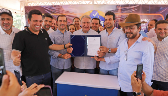 Em Gurupi, governador Laurez Moreira entrega pavimentação do Trevo da Praia e assina Ordem de Serviço para novo projeto de infraestrutura na região - Foto: Marcio Vieira/Governo do Tocantins 
