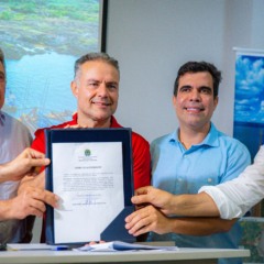 Assinatura do termo que autoriza os estudos para a federalização da TO-080, um marco para o fortalecimento da infraestrutura e o desenvolvimento do Tocantins - Foto: Hiroshi Fukushima/Governo do Tocantins