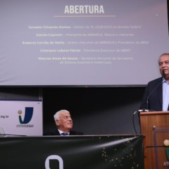 Vice-presidente do Senado, Eduardo Gomes reforça proteção aos direitos autorais em debate sobre desafios da inteligência artificial