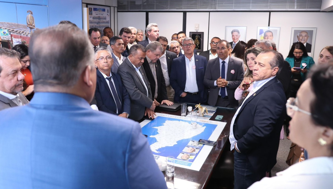 Gabinete lotado em Brasília comprova força política e de articulação de Eduardo Gomes no cenário tocantinense