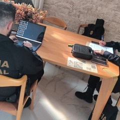 Agesntes da Polícia Federal cumprem mandado de busca durante a Operação Nêmesis - Foto: Divulgação PF 