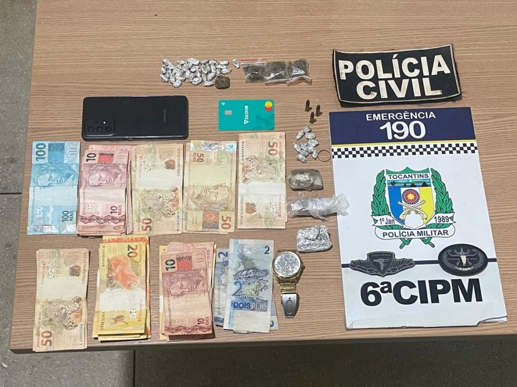 Dinheiro, drogas e munições foram apreendidos durante ação - Foto: DICOM SSP TO 