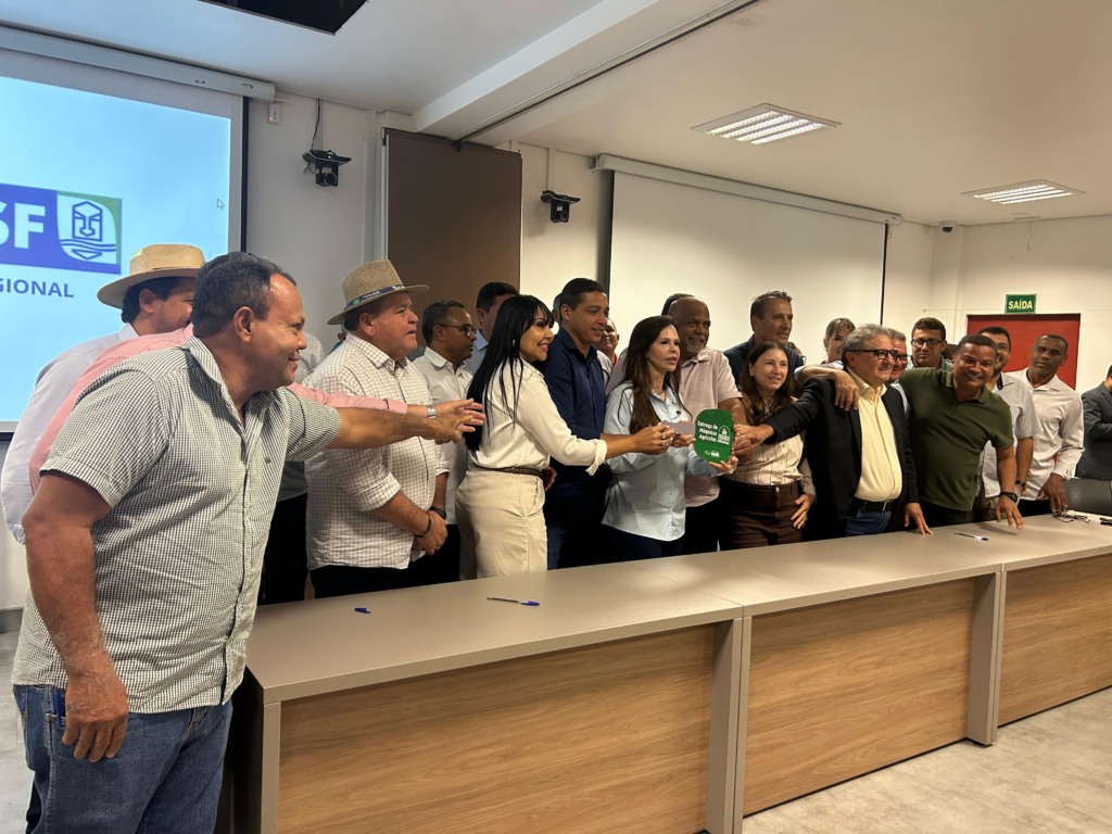 Senadora Dorinha desabafa durante evento na Codevasf: "Me respeitem, respeitem o meu trabalho, respeitem a minha família, respeitem o Tocantins" Senadora Dorinha desabafa durante evento na Codevasf: "Me respeitem, respeitem o meu trabalho, respeitem a minha família, respeitem o Tocantins"