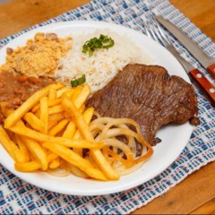 Marmitex e prato feito puxam redução inédita de 1% nas refeições fora de casa em Palmas