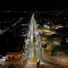 Nova iluminação em LED da avenida comercial do Jardim Aureny II – Foto: Tomaz Verás