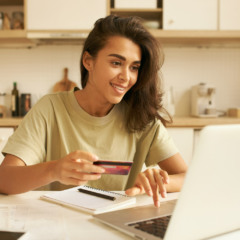 No Tocantins, mulheres negociam mais dívidas que os homens, revela Serasa