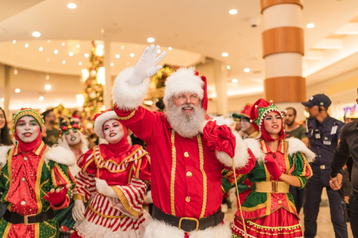 Shopping promove chegada especial do Papai Noel com carreata, atrações lúdicas e decoração interativa