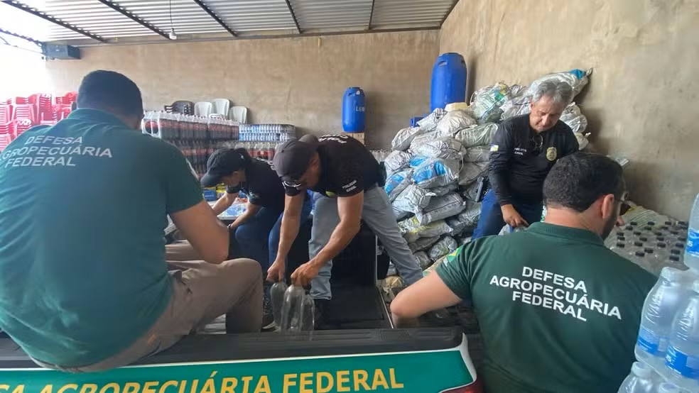 Equipes do MAPA e da Polícia Civil durante fiscalização — Foto: Divulgação/Polícia Civil