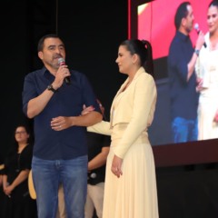 Em culto marcado por f&eacute; e gratid&atilde;o, Governador Wanderlei e Primeira-dama Karynne recebem apoio e ora&ccedil;&otilde;es em Palmas