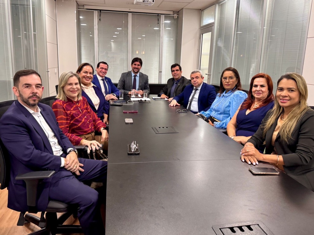 Ricardo Ayres e Alexandre Guimarães comemoram 697 novas moradias do Minha Casa Minha Vida no Tocantins Ricardo Ayres e Alexandre Guimarães comemoram 697 novas moradias do Minha Casa Minha Vida no Tocantins