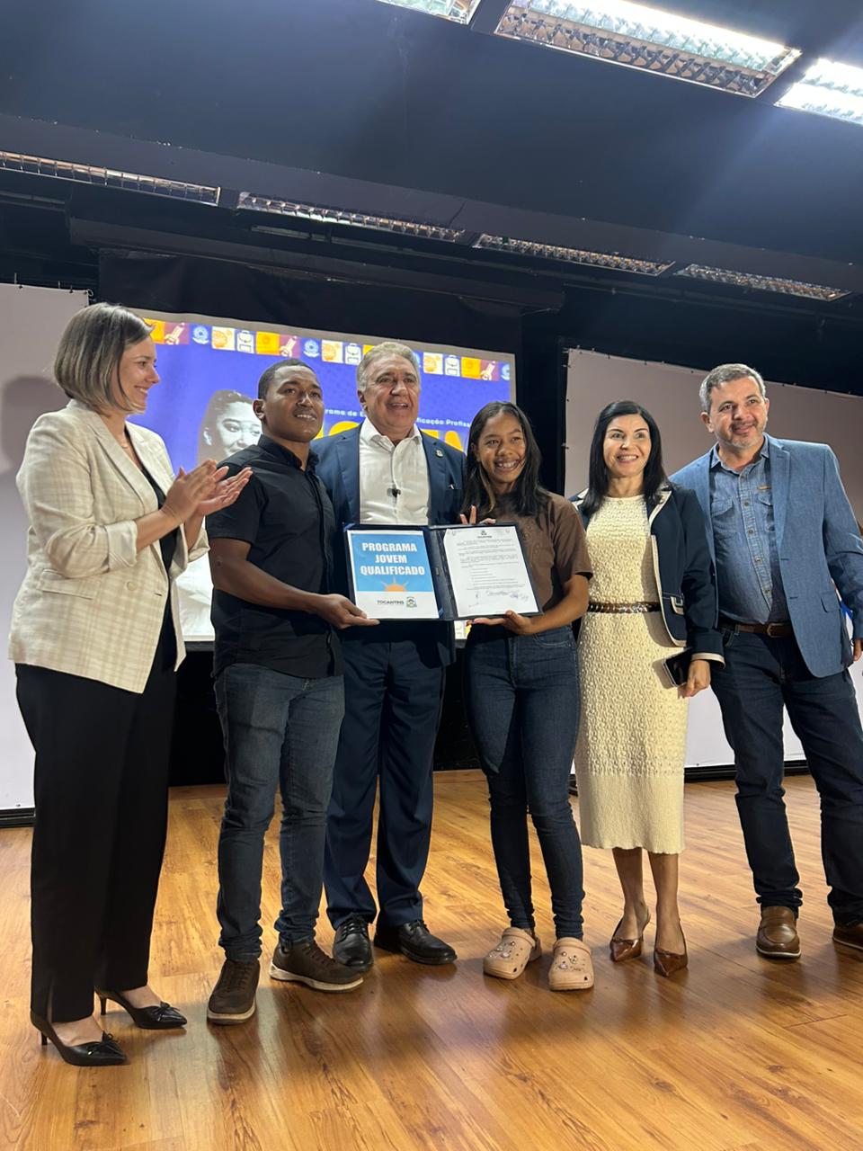 Ao lançar novo programa de qualificação para 3,5 mil jovens, Laurez mira em críticas, defende parceria com sistema S e fala em “respeito ao dinheiro do povo”