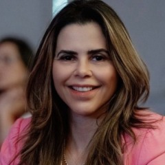 Lívia Angélica Siqueira comemora aniversário