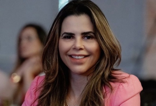 Lívia Angélica Siqueira comemora aniversário