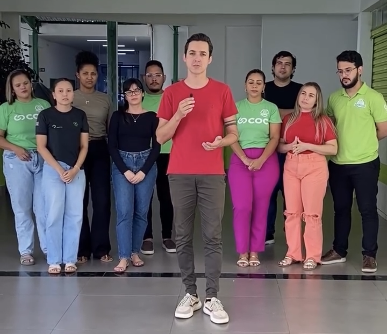 Funcionários fazem vaquinha para pagar direitos trabalhistas após fechamento de colégio no interior do TO Funcionários fazem vaquinha para pagar direitos trabalhistas após fechamento de colégio no interior do TO