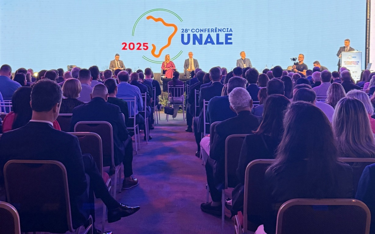 Maioria dos deputados estaduais participa da 28ª Conferência da Unale no RS; conectividade e inovação na pauta
