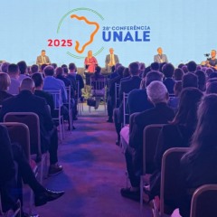 Maioria dos deputados estaduais participa da 28ª Conferência da Unale no RS; conectividade e inovação na pauta