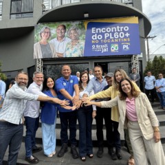 Entrosamento político: Eduardo Gomes, Dorinha e Gaguim chegam juntos em evento lotado do PL60+