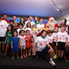 Ao lado dos senadores, Eduardo Siqueira Campos acende iluminação natalina de Palmas e conduz passeio ciclístico na abertura da programação