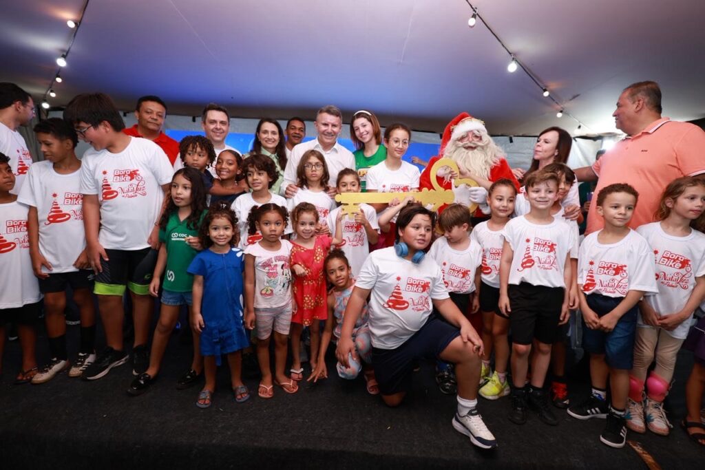Ao lado dos senadores, Eduardo Siqueira Campos acende iluminação natalina de Palmas e conduz passeio ciclístico na abertura da programação Ao lado dos senadores, Eduardo Siqueira Campos acende iluminação natalina de Palmas e conduz passeio ciclístico na abertura da programação