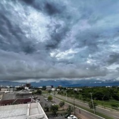 Semana começa com previsão de fortes chuvas e alertas laranja e amarelo 