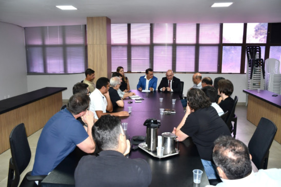 Governo pede prazo para apresentar solução financeira sobre pagamentos do Servir e hospitais decidem manter atendimentos