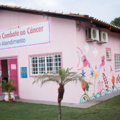 Artistas tocantinenses inauguram espaço revitalizado com obra de grafite na Liga Feminina de Combate ao Câncer