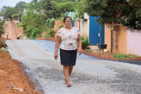 Moradores do Jardim Aureny III comemoram obras de pavimentação na região da Baixada