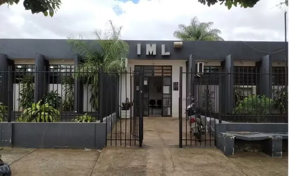 Colisão entre carro e motocicleta na BR-153 deixa homem e criança mortos Colisão entre carro e motocicleta na BR-153 deixa homem e criança mortos