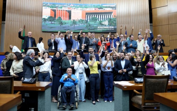 Deputados aprovam PEC que garante teto único aos servidores estaduais a partir de abril de 2026