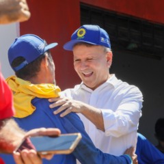 04/04/2025 - O Prefeito Eduardo Siqueira Campos visitou obras e circulou pela cidade para ouvir a popula&ccedil;&atilde;o.Palmas - TOFoto: Edu Fortes