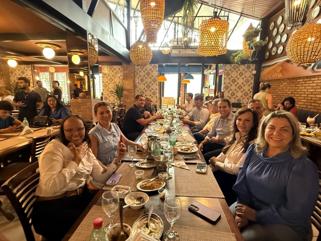 O Retorno: Aliados comemoram retorno de Wanderlei; Dorinha, Gomes, Gaguim e prefeitos estão reunidos em restaurante