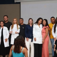 Durante formatura, Claudia Lelis destaca a força da formação técnica na saúde