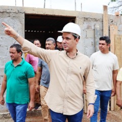 Vicentinho J&uacute;nior cumpre agenda em Santa Tereza com entregas, novas obras e assinatura de ordem de servi&ccedil;o