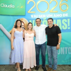 Com presença do governador Wanderlei Barbosa e Karynne, Claudia Lelis reúne aliados em confraternização marcada por forte emoção