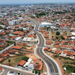 Nos últimos anos, Araguaína entregou e colocou em operação obras de infraestrutura consideradas estratégicas para a mobilidade, comércio e organização urbana, como a Via Norte, etapas 1 e 2 e a Av. Siqueira Campos - Foto: Marcos Filho e Thiago Santos/Secom Araguaína
